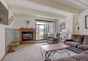 Wheeler House Spacious East Village Condo, Easy Walk to Super Bee - WH104