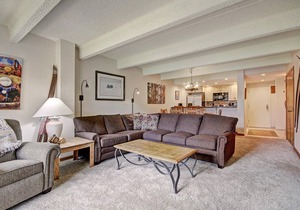 Wheeler House Spacious East Village Condo, Easy Walk to Super Bee - WH104