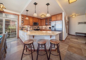 Wonderful 3 bedroom mountain views, private deck