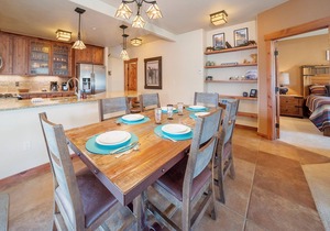 Wonderful 3 bedroom mountain views, private deck