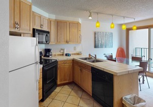 Wonderful Studio in Complex w/Ski-In/Ski-Out Access + Shared Pool & Hot Tub/WiFi
