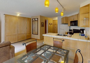 Wonderful Studio in Complex w/Ski-In/Ski-Out Access + Shared Pool & Hot Tub/WiFi