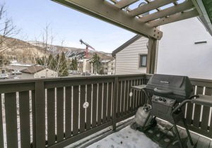 Wonderfully Renovated Condo, Walk to Beaver Creek Resort