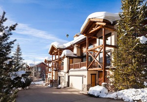 X2782 | Walk to Base Area | Winter Shuttle | Pool | Hot Tub | Nice Views