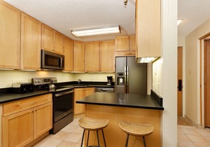 Your Snowmass Getaway! Outdoor Pool & Hot Tub, Patio & Grill, Wood FP, Parking, Next to Village
