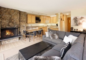 Your Snowmass Getaway! Outdoor Pool & Hot Tub, Patio & Grill, Wood FP, Parking, Next to Village