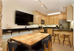 Your Snowmass Getaway! Outdoor Pool & Hot Tub, Patio & Grill, Wood FP, Parking, Next to Village