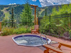 Tenderfoot Lodge | Mountain House