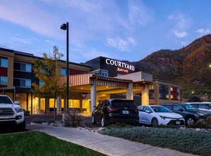 Courtyard | Glenwood Springs