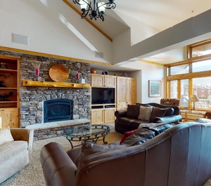Lion Square Lodge East 