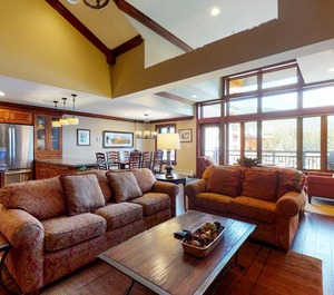 Lion Square Lodge East 
