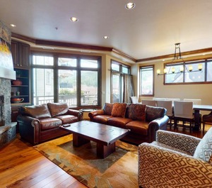 Lion Square Lodge East 
