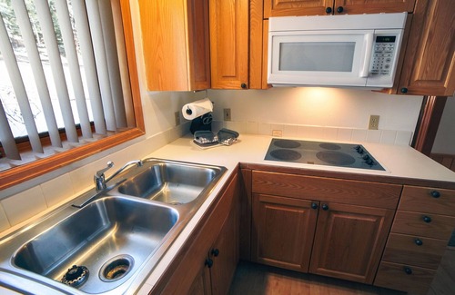 Estes Park Cabin | 1 bedroom, 1 bath attached cabin, kitchen, wood burning fireplace