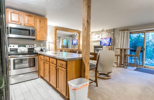 Steamboat Springs Condo | 1-Bedroom Condo w/Slope Access from Your Balcony!
