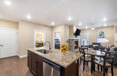 Lakeside Village Apartment | 1-bedroom Luxury Ski Retreat in the Heart of Keystone with free electric charger