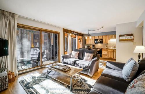 Warrior's Mark House | 1 BR Condo Walk to Lift and Main St Plus Pool with View