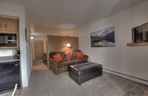 Vail Apartment | 1 min. to slopes!Wake up & Ski! Steps to ski lift/gondola, shops & dining!