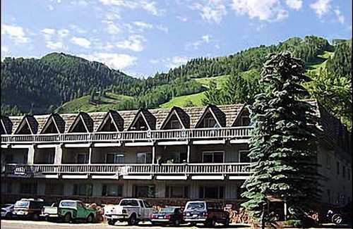 Aspen Apartment | 100 Dean St E #2B (203060-4277) Condo