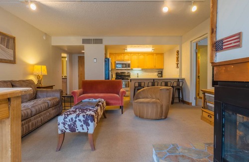 Copper Mountain Village Condo | 102 m² Condo ∙ 2 bedrooms ∙ 8 guests