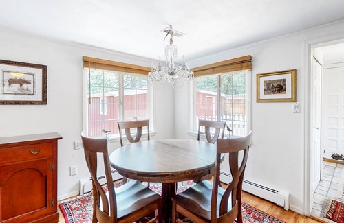 Broadmoor Cottage | 103 m² Cabin ∙ 3 bedrooms ∙ 5 guests
