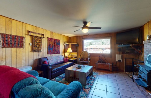 Ponderosa Pines Cabin | 105 m² Cabin ∙ 2 bedrooms ∙ 6 guests