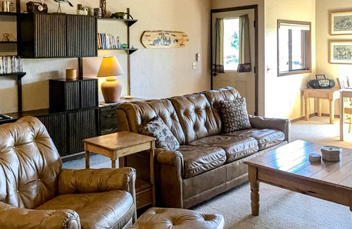 Alpine Village Cabin | 107 m² Cabin ∙ 2 bedrooms ∙ 6 guests