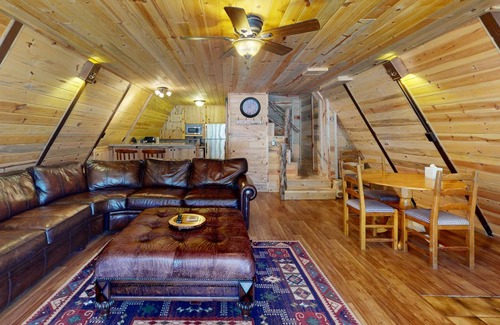 Ponderosa Pines House | 107 m² House ∙ 3 bedrooms ∙ 6 guests