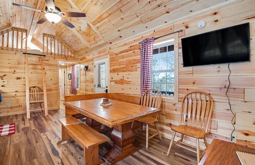 Florissant Cabin | 109 m² Cabin ∙ 2 bedrooms ∙ 6 guests