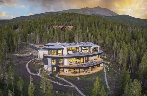 Baldy Mountain House | 1092 m² House ∙ 5 bedrooms ∙ 12 guests