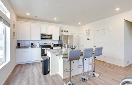 Commerce City Apartment | 111 m² Apartment ∙ 2 bedrooms ∙ 4 guests