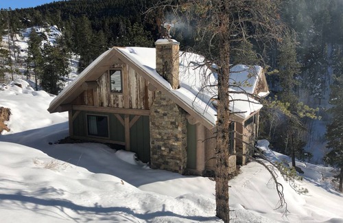 Coal Creek Cabin | 112 m² Cabin ∙ 2 bedrooms ∙ 4 guests