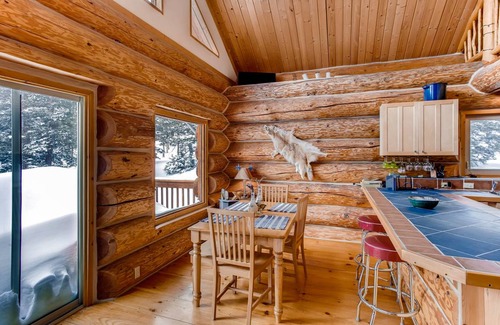 Valley of the Sun Cabin | 116 m² Cabin ∙ 3 bedrooms ∙ 8 guests