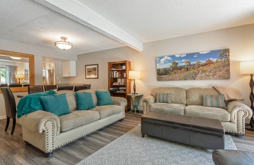 Intermountain Condo | 116 m² Condo ∙ 3 bedrooms ∙ 7 guests
