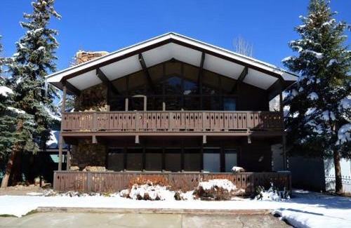 Aspen House | 118 E. Bleeker Street Lower Level, Large Lower-Level Condo in Duplex with Private Deck