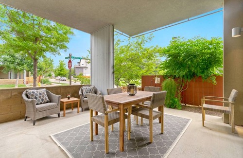 Old Town North Condo | 119 m² Condo ∙ 2 bedrooms ∙ 4 guests