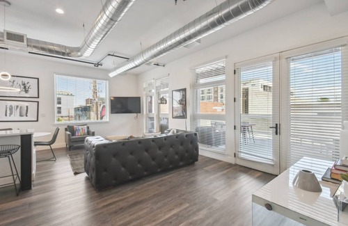 River North Art District Condo | 128 m² Condo ∙ 2 bedrooms ∙ 8 guests