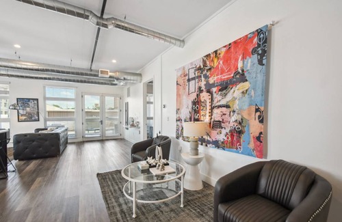 River North Art District Condo | 128 m² Condo ∙ 2 bedrooms ∙ 8 guests