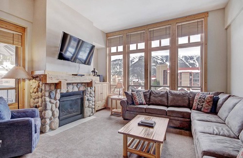 Copper Mountain Village Condo | 121 m² Condo ∙ 3 bedrooms ∙ 9 guests