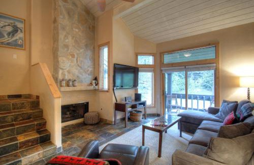 Avon House | 127 Ridgepoint Townhouse