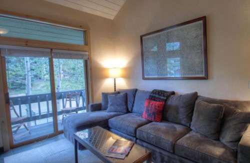 Avon House | 127 Ridgepoint Townhouse