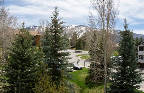Steamboat Springs Condo | 128 m² Condo ∙ 3 bedrooms ∙ 6 guests