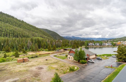 Lakeside Village Apartment | 129 m² Apartment ∙ 3 bedrooms ∙ 10 guests
