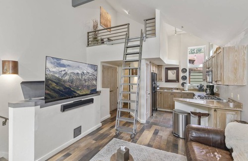 Telluride Apartment | 130 m² Apartment ∙ 2 bedrooms ∙ 8 guests