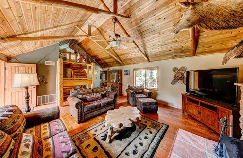 Estes Park Cabin | 130 m² Cabin ∙ 3 bedrooms ∙ 6 guests