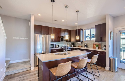 Jefferson Park House | 139 m² House ∙ 2 bedrooms ∙ 6 guests