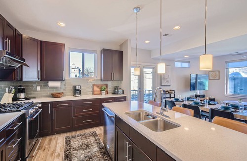 Jefferson Park House | 139 m² House ∙ 2 bedrooms ∙ 6 guests