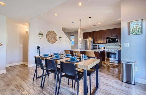 Jefferson Park House | 139 m² House ∙ 2 bedrooms ∙ 6 guests