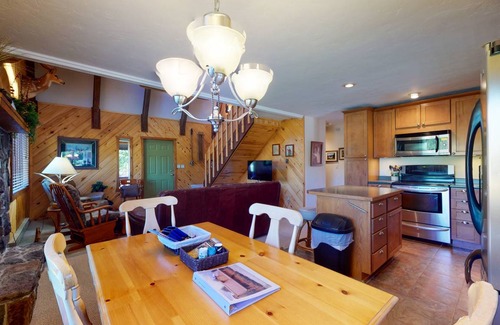 Ponderosa Pines Cabin | 144 m² Cabin ∙ 3 bedrooms ∙ 8 guests