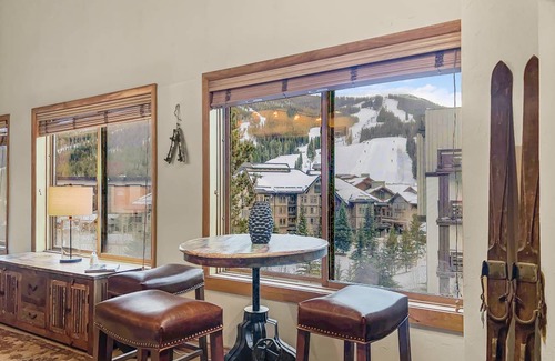 Copper Mountain Village Condo | 149 m² Condo ∙ 3 bedrooms ∙ 10 guests