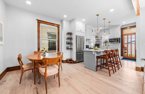 Whittier House | 149 m² House ∙ 3 bedrooms ∙ 8 guests
